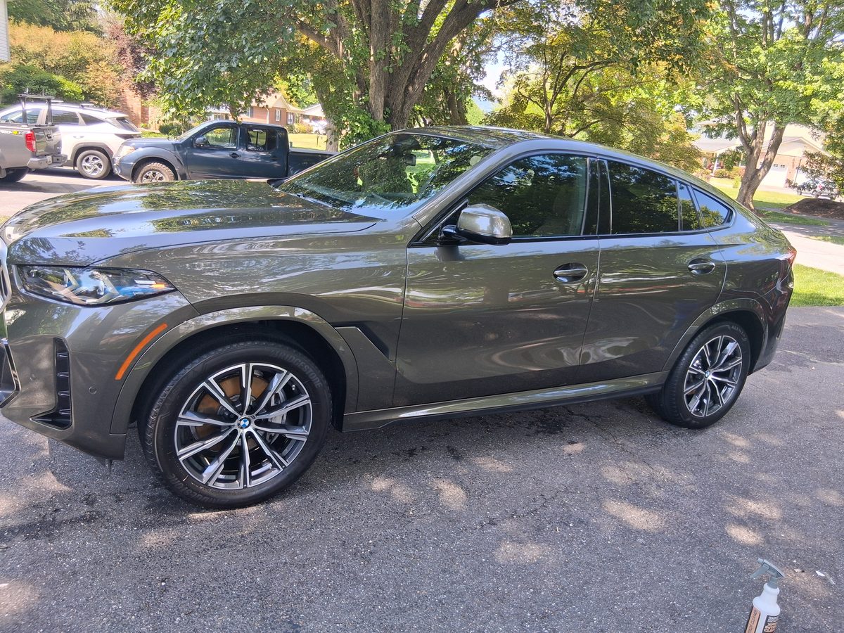Detailed SUV with a deep gloss finish